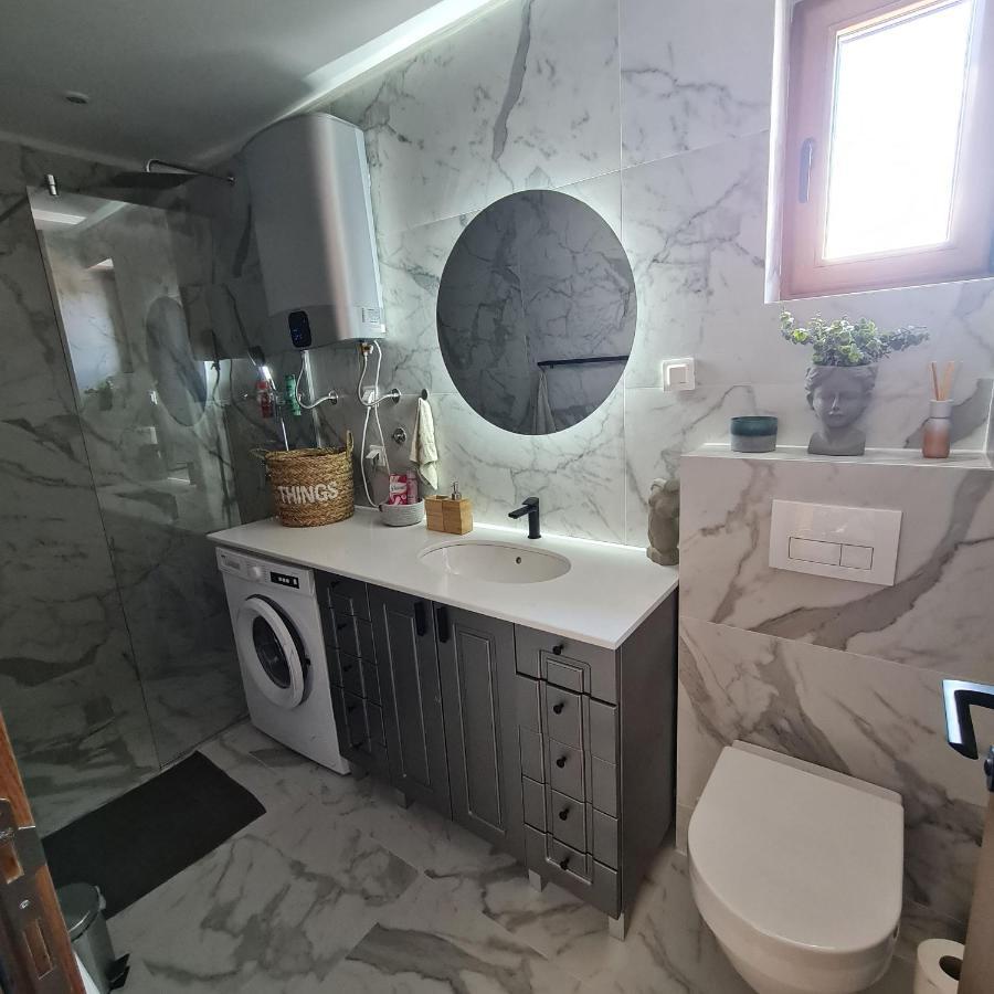 Avram Apartment