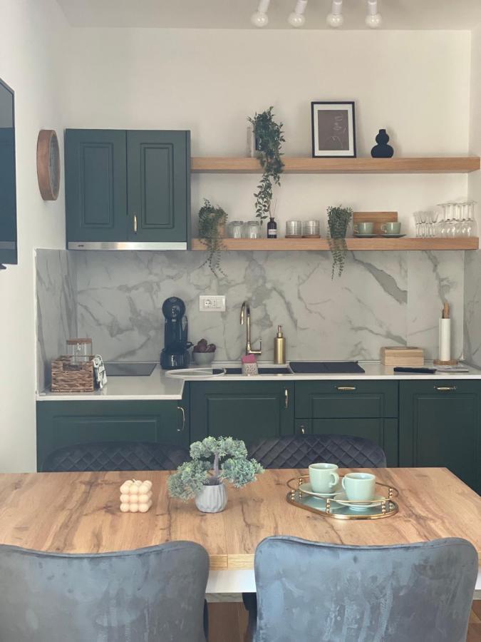 Apartment Avram *
